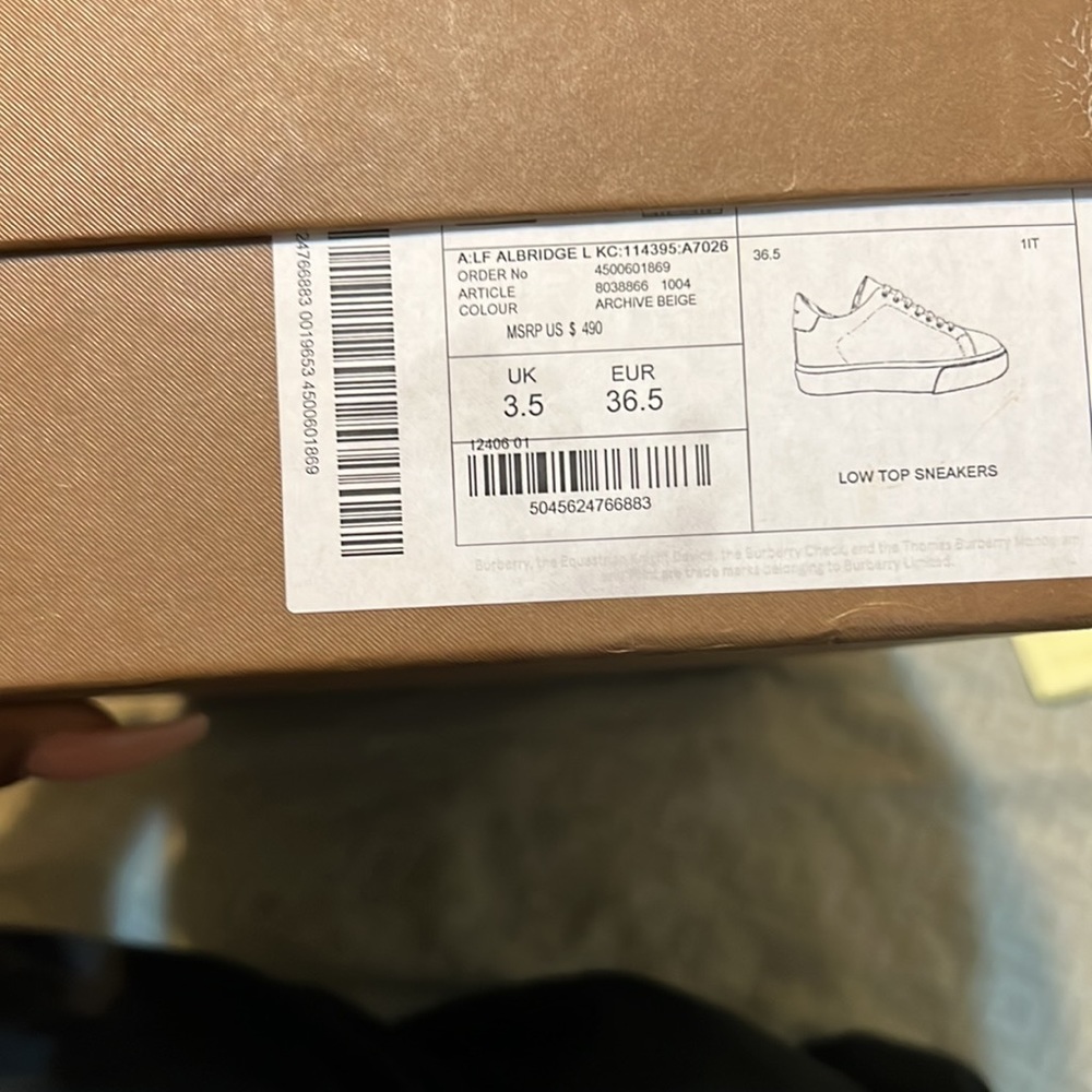Women Burberry shoes size 5.5 - Picture 3 of 4